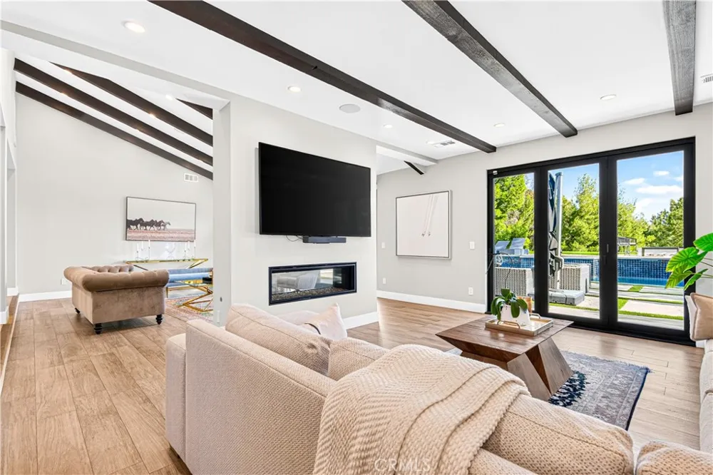 19541 Greenbriar Drive Tarzana, CA 91356