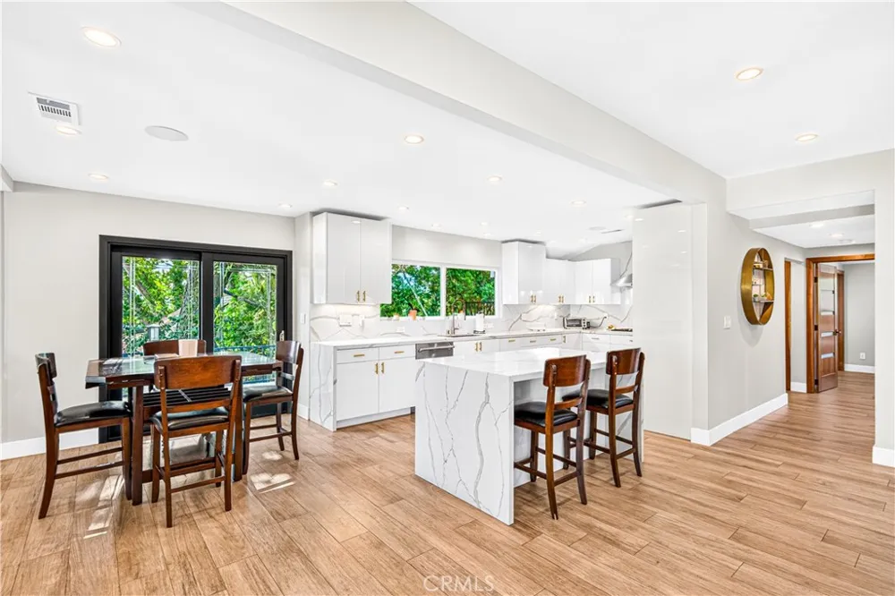 19541 Greenbriar Drive Tarzana, CA 91356