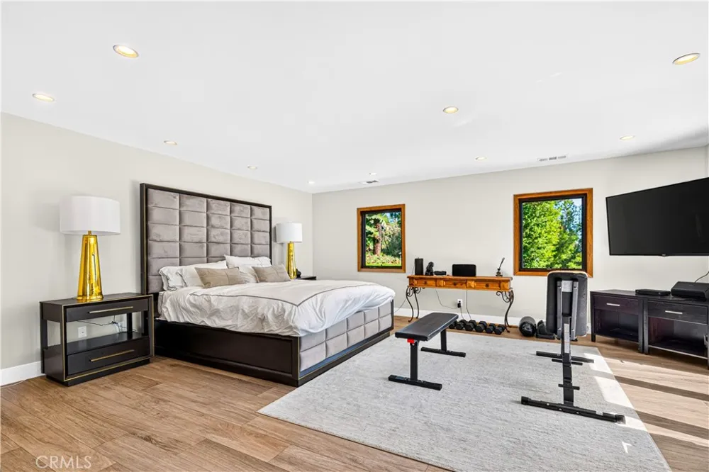 19541 Greenbriar Drive Tarzana, CA 91356
