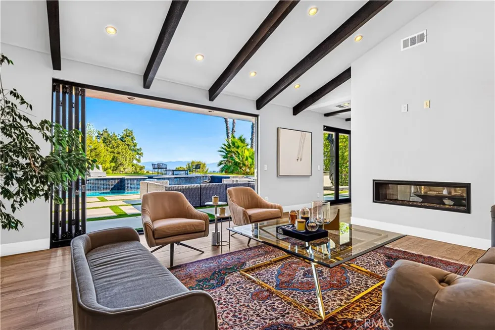 19541 Greenbriar Drive Tarzana, CA 91356