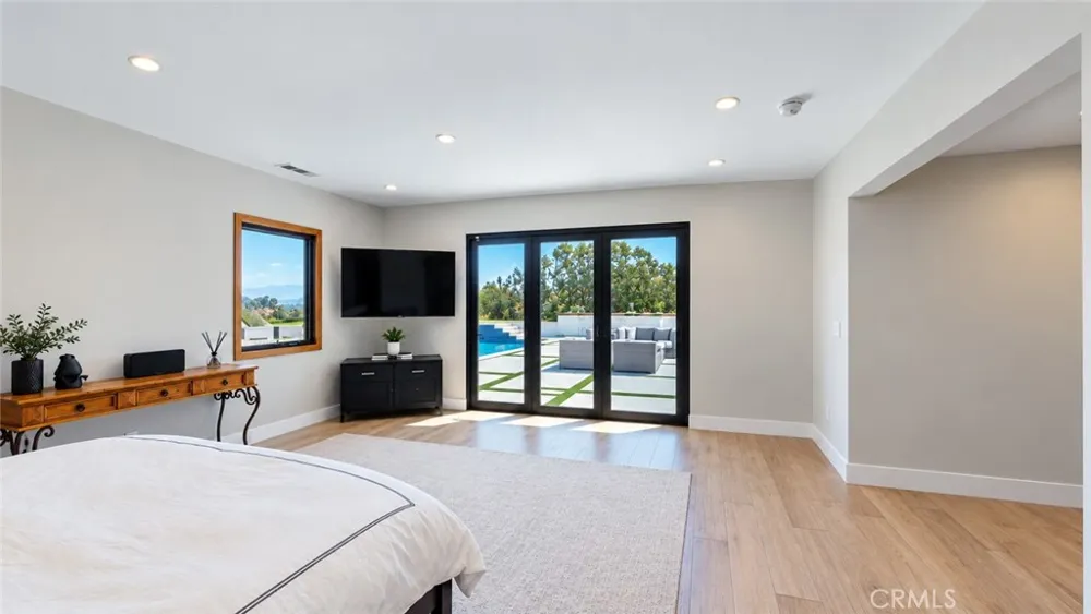 19541 Greenbriar Drive Tarzana, CA 91356