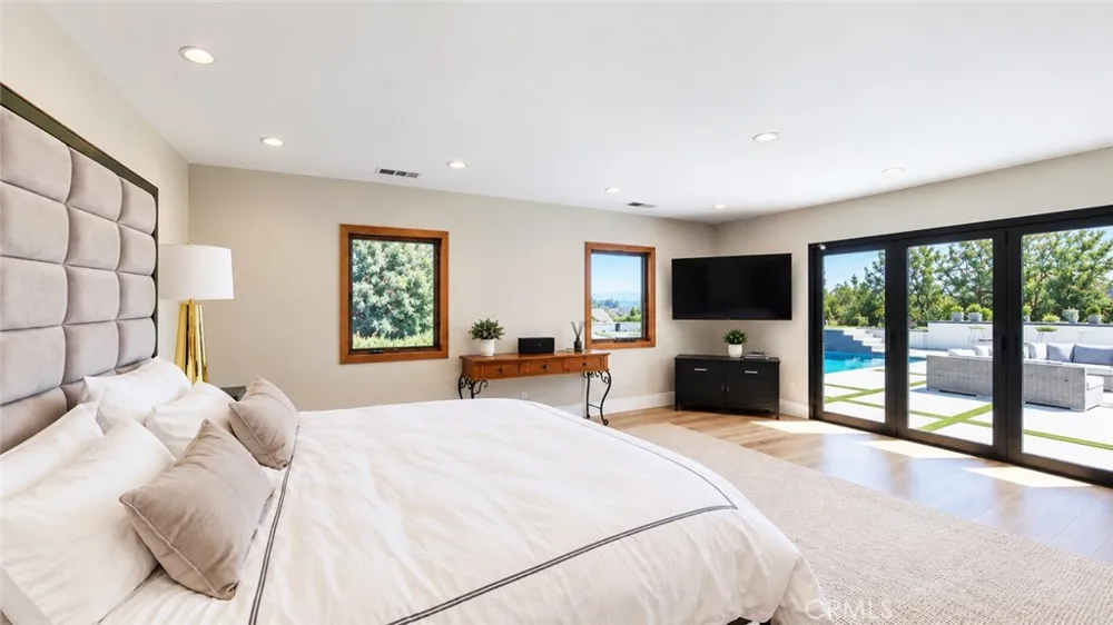 19541 Greenbriar Drive Tarzana, CA 91356