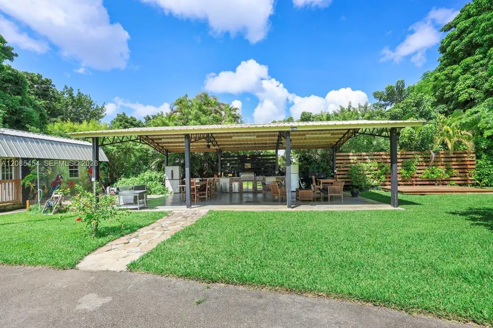19620 SW 234th St Homestead, FL 33031