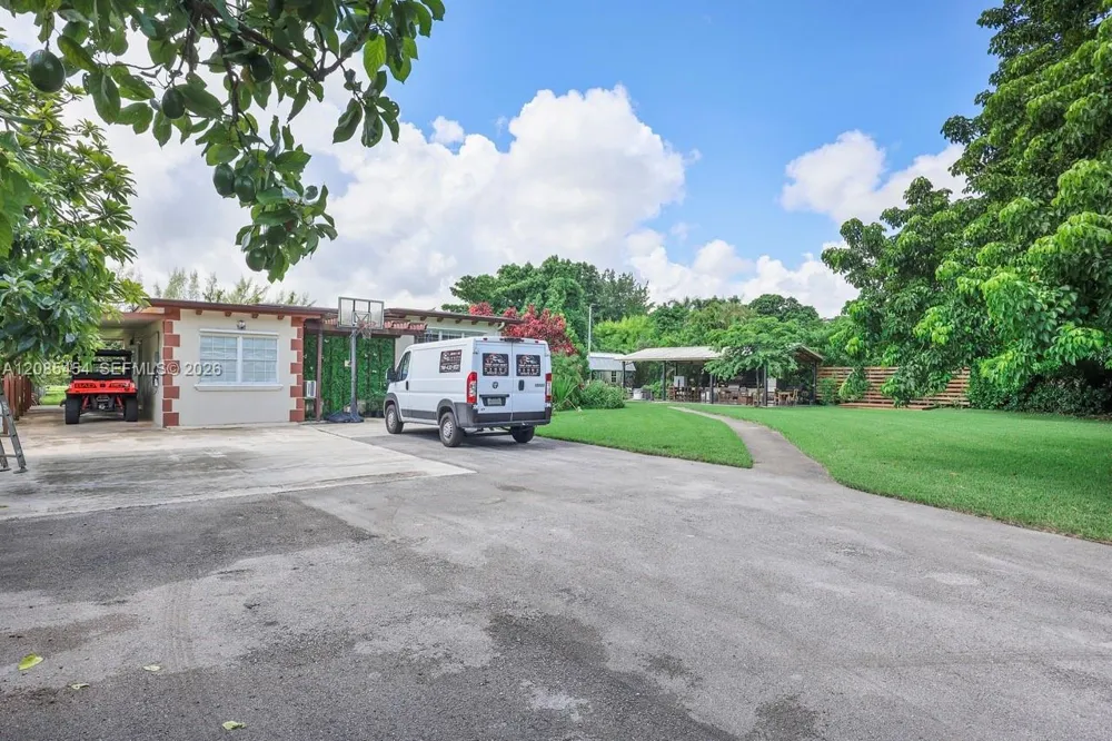 19620 SW 234th St Homestead, FL 33031