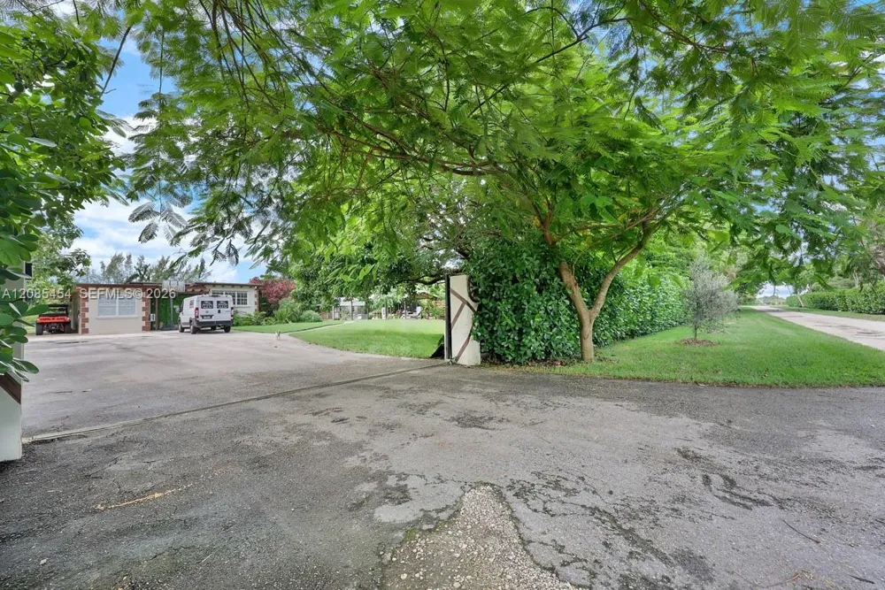 19620 SW 234th St Homestead, FL 33031