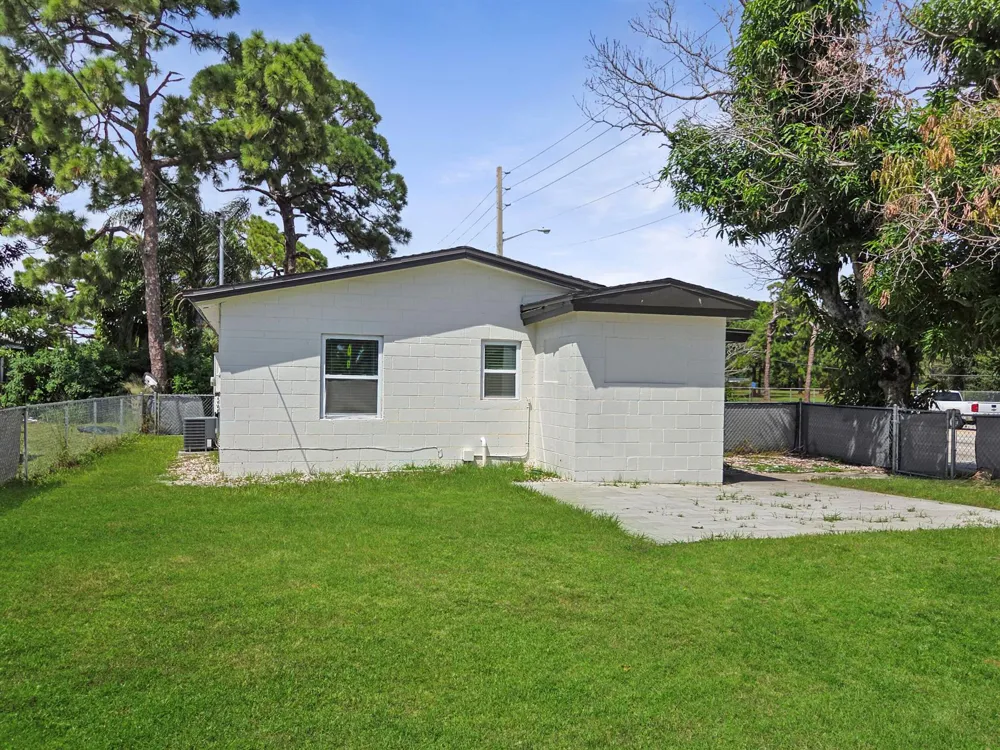 1801 25TH STREET Fort Pierce, FL 34947