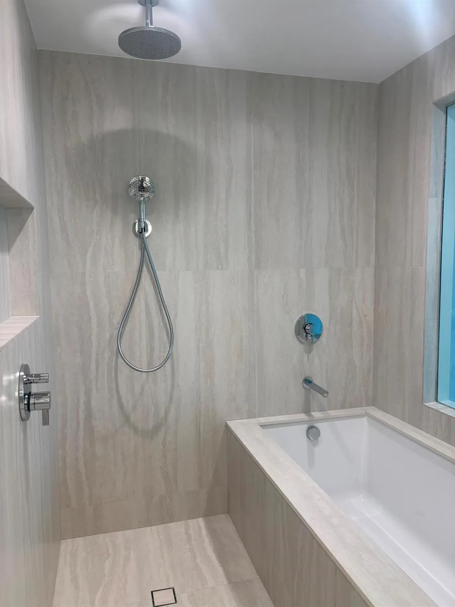 2411 Laguna Circle #1104 North Miami, FL 33181
