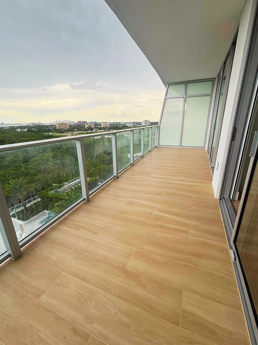 2411 Laguna Circle #1104 North Miami, FL 33181
