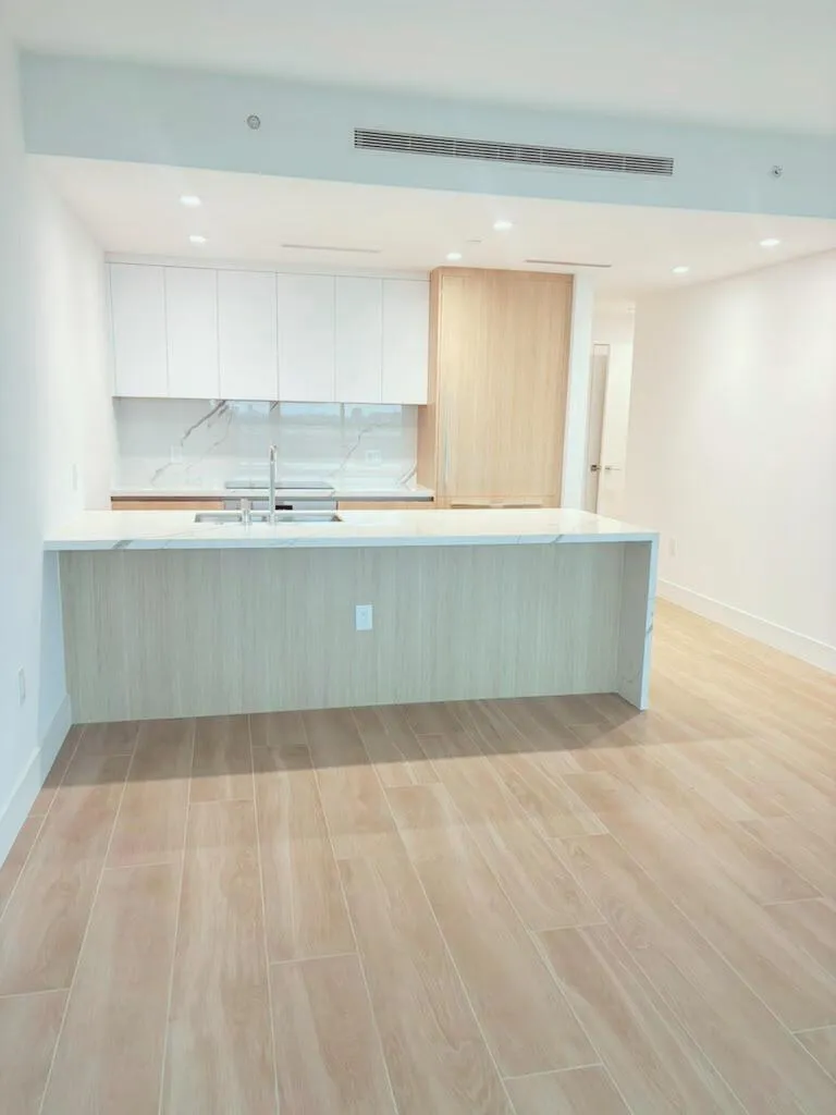2411 Laguna Circle #1104 North Miami, FL 33181