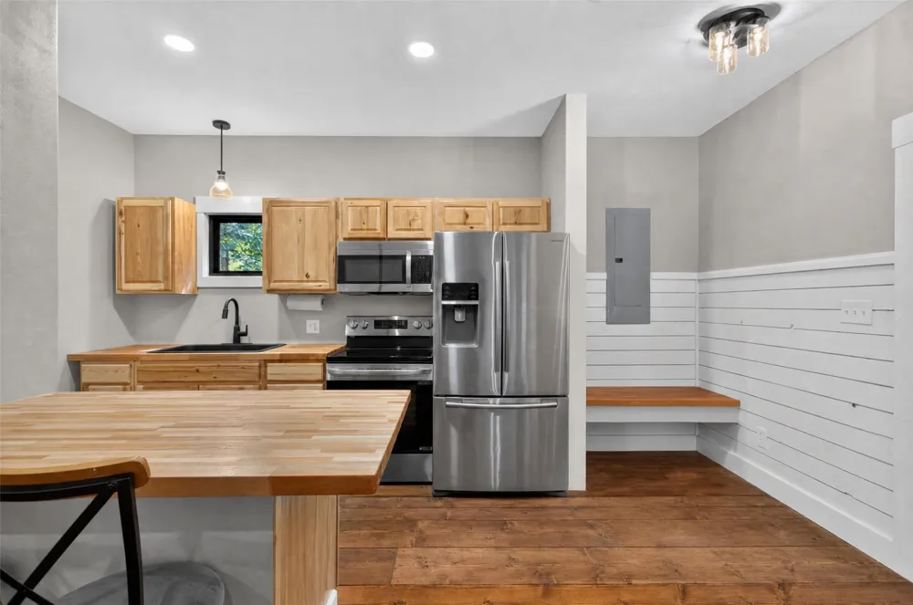 13063 E 403 ROAD Spavinaw, OK 74366