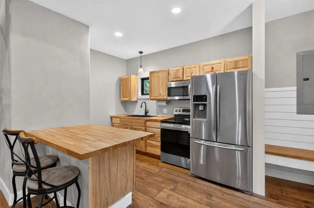 13063 E 403 ROAD Spavinaw, OK 74366