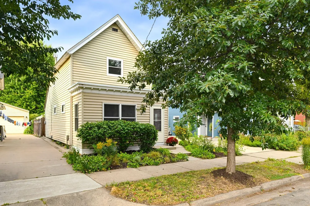 2924 E 25th Street Minneapolis, MN 55406