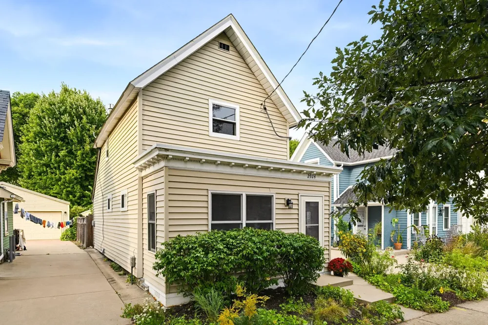 2924 E 25th Street Minneapolis, MN 55406