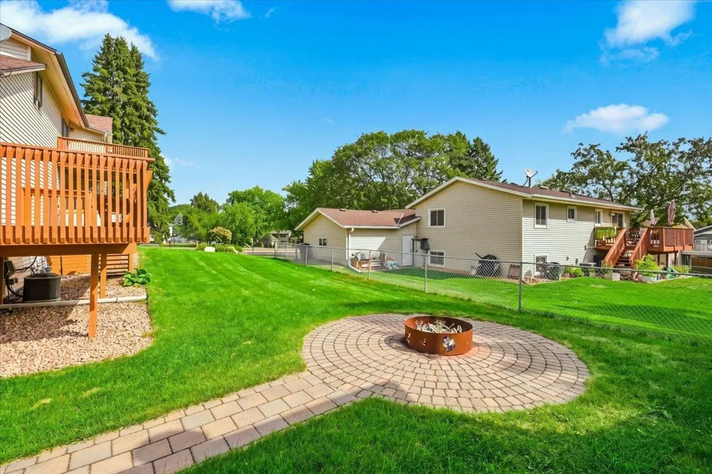 8006 Cooper Avenue Inver Grove Heights, MN 55076