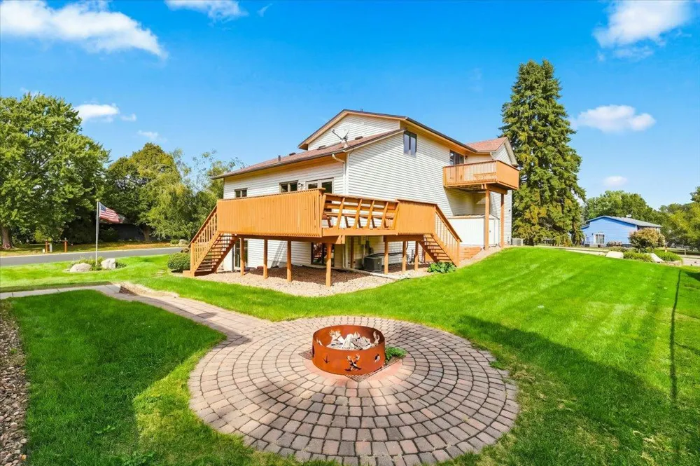 8006 Cooper Avenue Inver Grove Heights, MN 55076