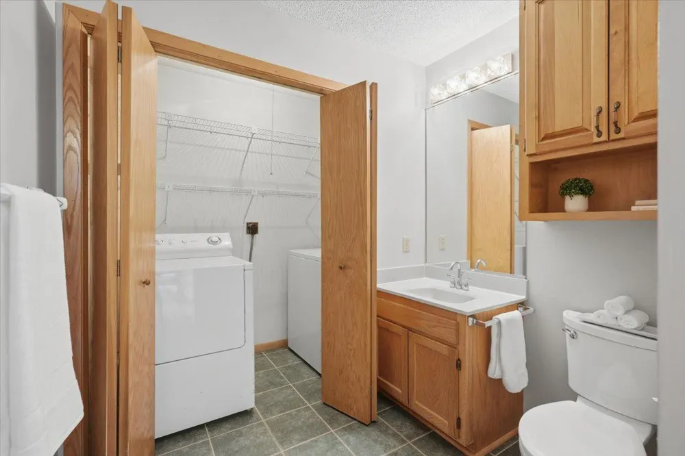 8006 Cooper Avenue Inver Grove Heights, MN 55076
