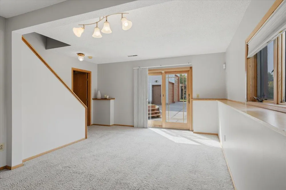 8006 Cooper Avenue Inver Grove Heights, MN 55076