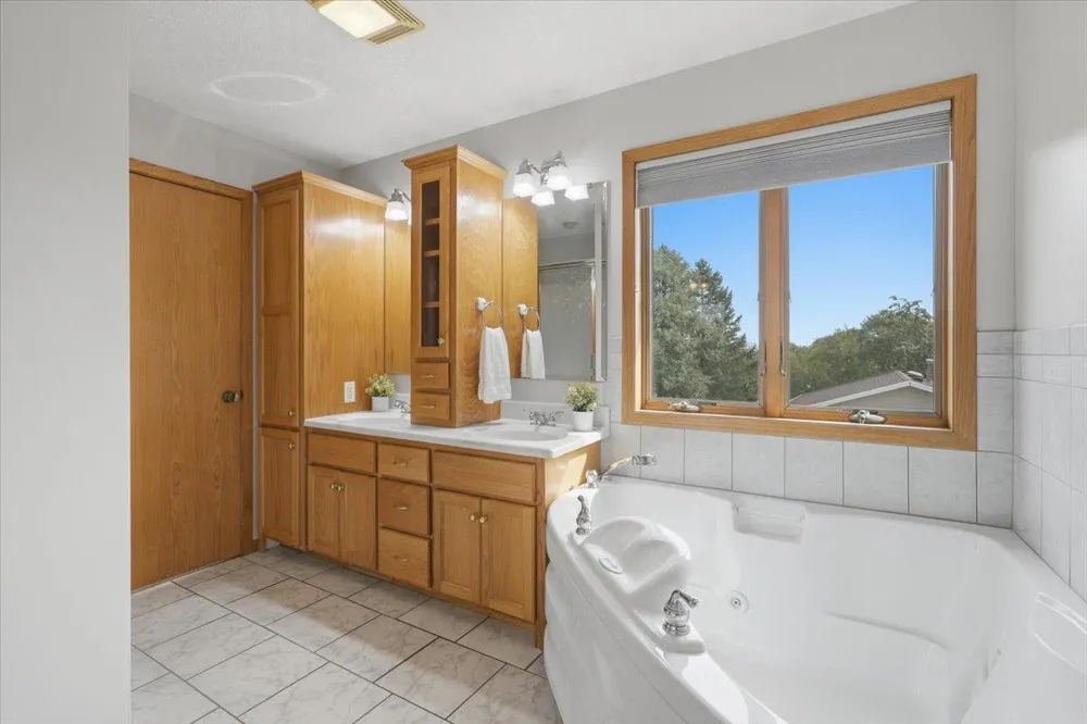 8006 Cooper Avenue Inver Grove Heights, MN 55076