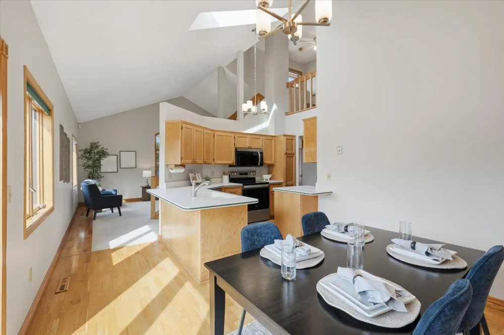 8006 Cooper Avenue Inver Grove Heights, MN 55076