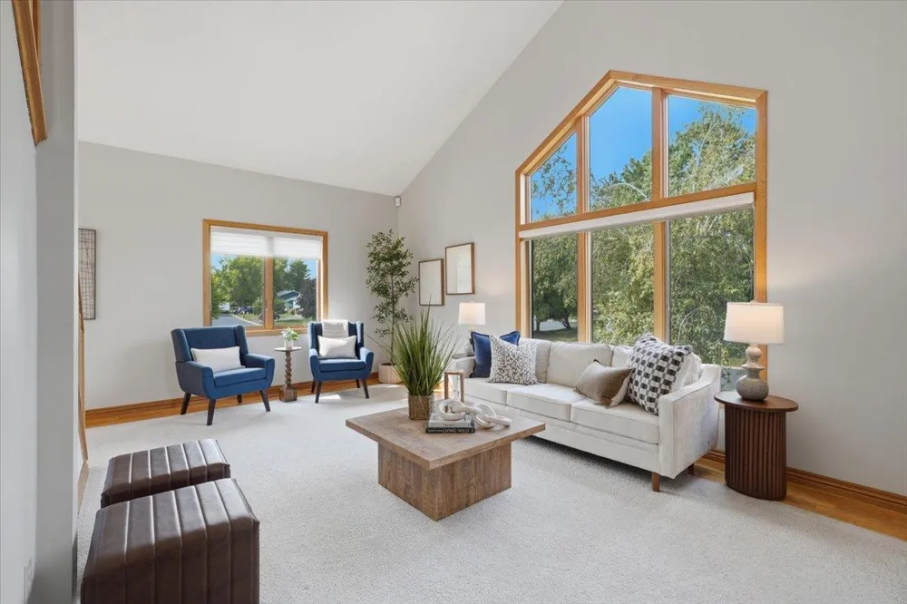 8006 Cooper Avenue Inver Grove Heights, MN 55076
