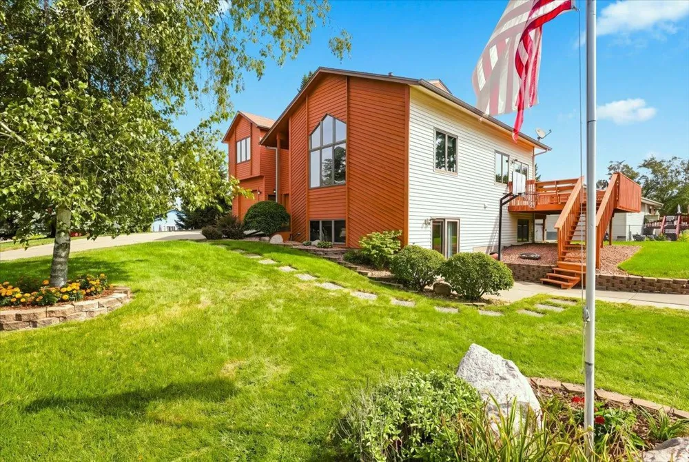 8006 Cooper Avenue Inver Grove Heights, MN 55076