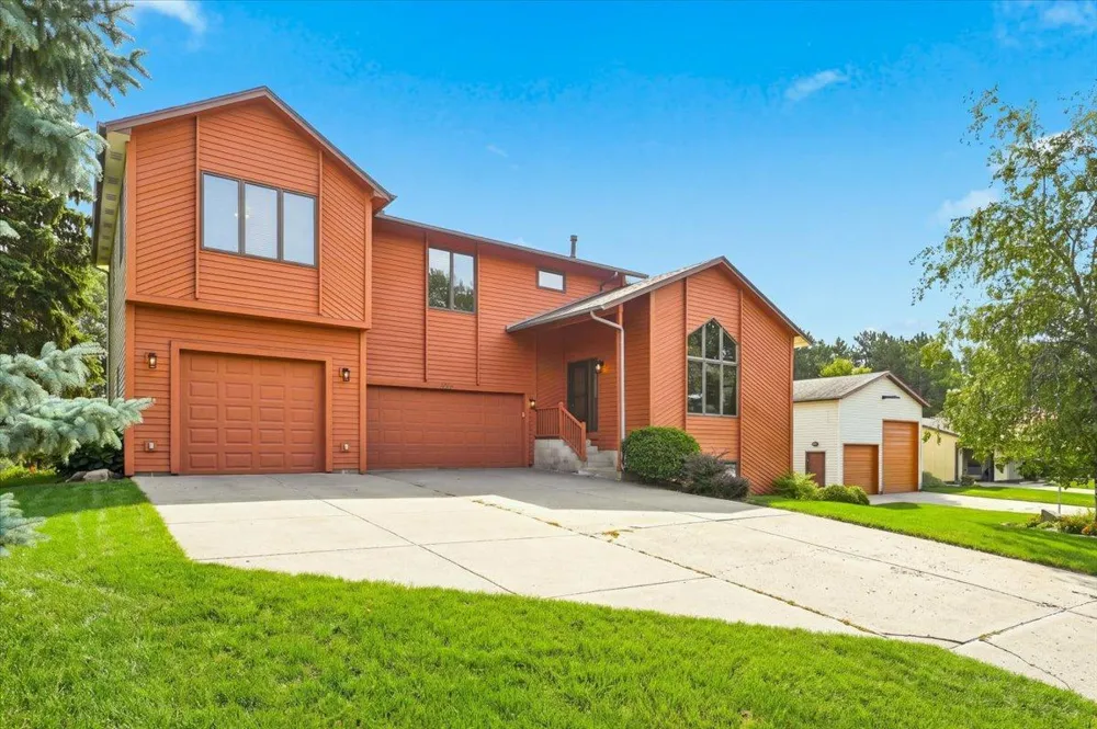8006 Cooper Avenue Inver Grove Heights, MN 55076
