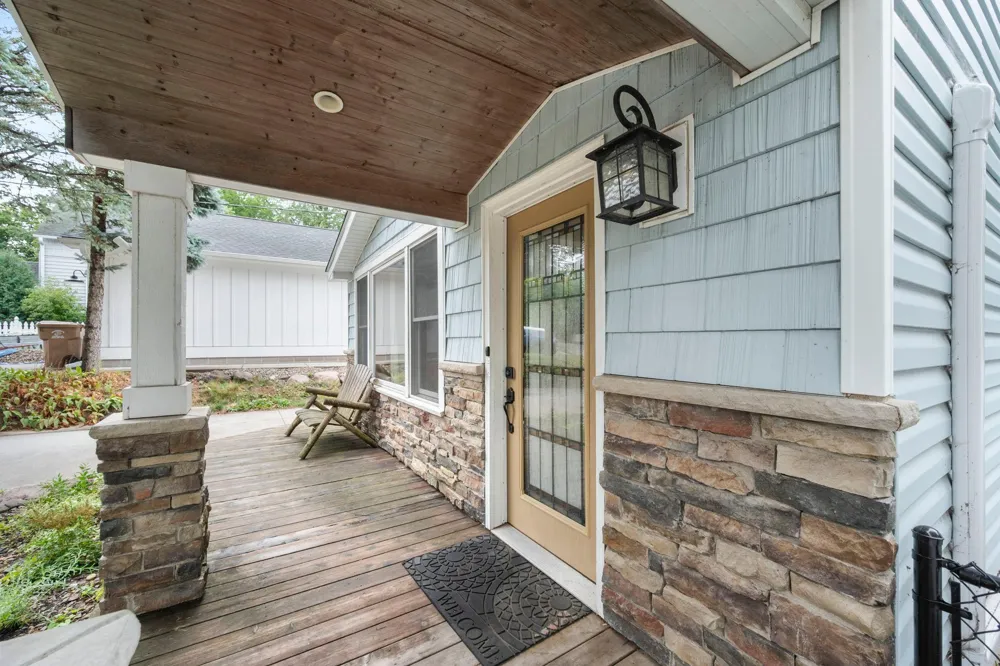 62 Juniper Street Mahtomedi, MN 55115