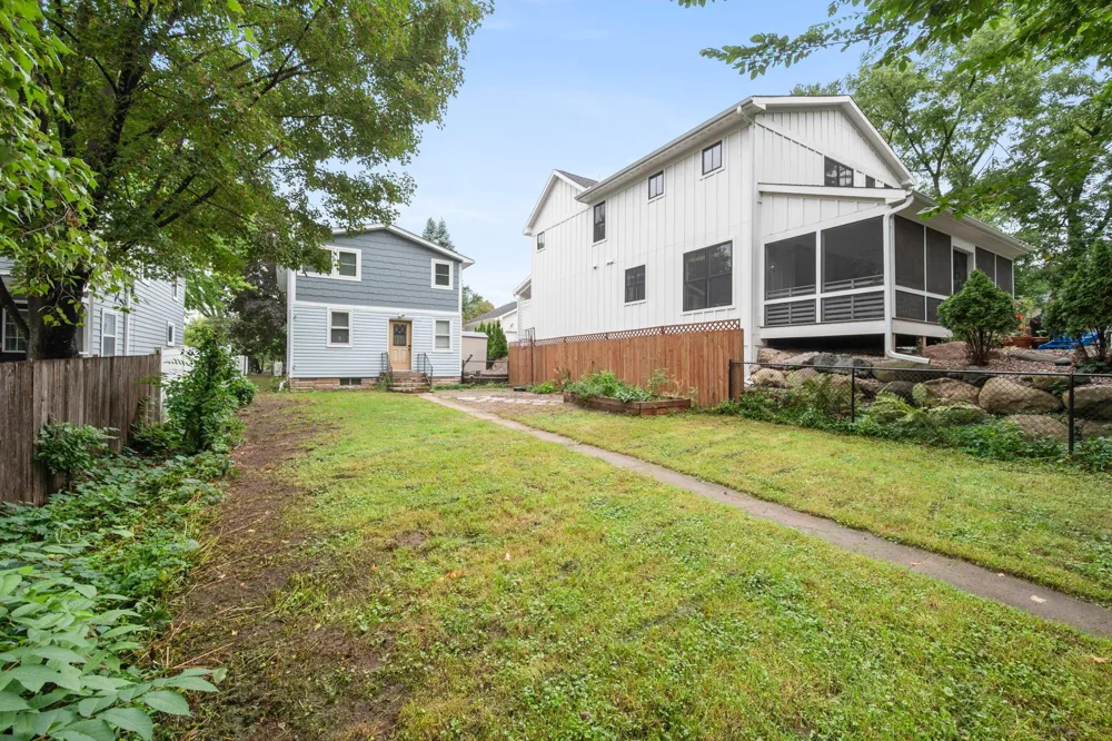 62 Juniper Street Mahtomedi, MN 55115