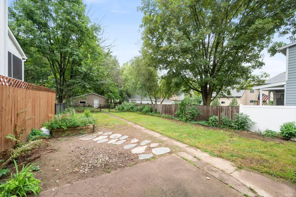 62 Juniper Street Mahtomedi, MN 55115