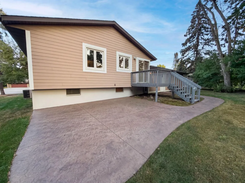1896 Richal Drive Woodbury, MN 55125
