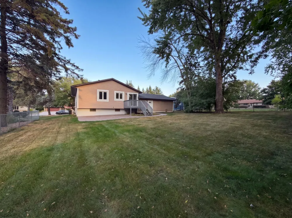 1896 Richal Drive Woodbury, MN 55125