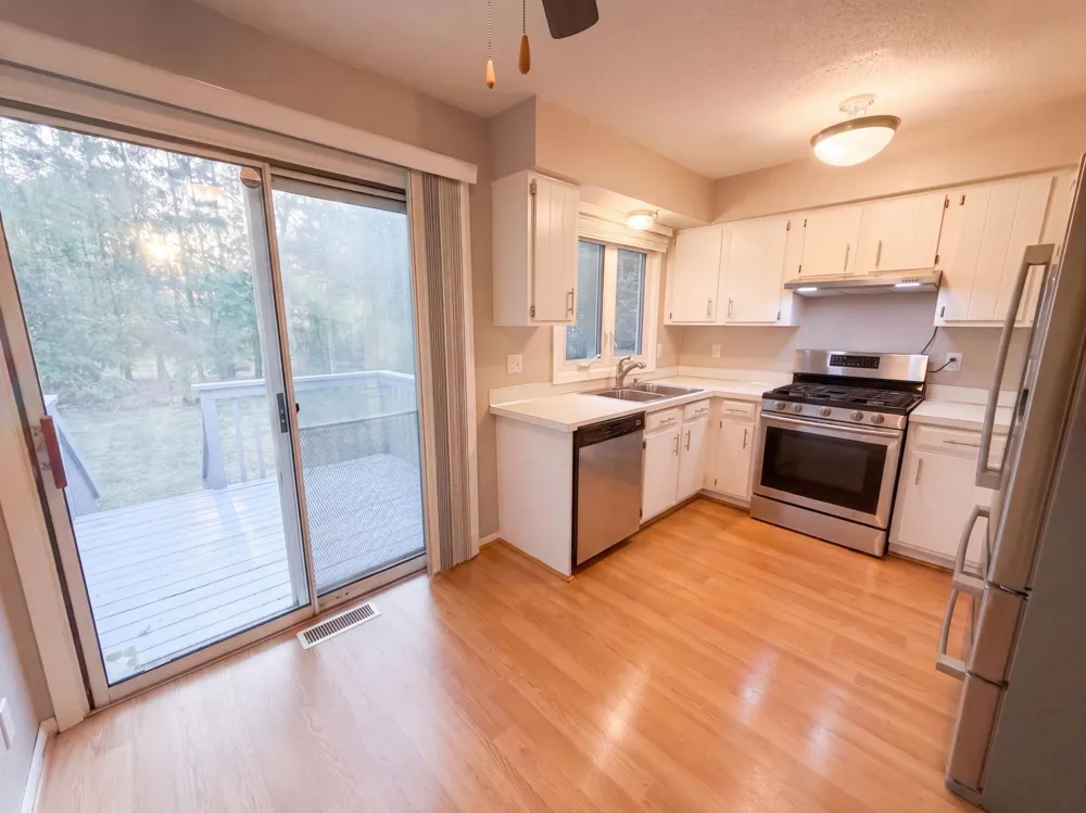 1896 Richal Drive Woodbury, MN 55125