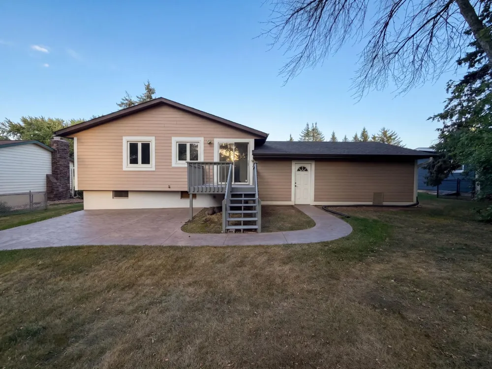 1896 Richal Drive Woodbury, MN 55125