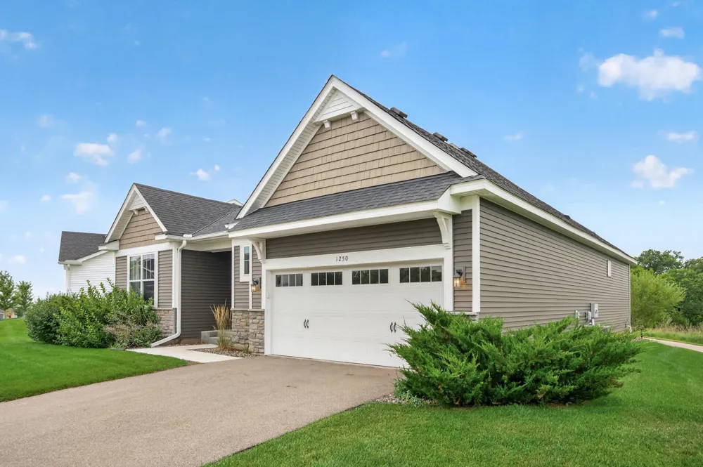 1250 Oak Tree Court Carver, MN 55315
