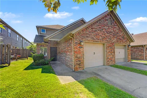 3229 W Montrail Place