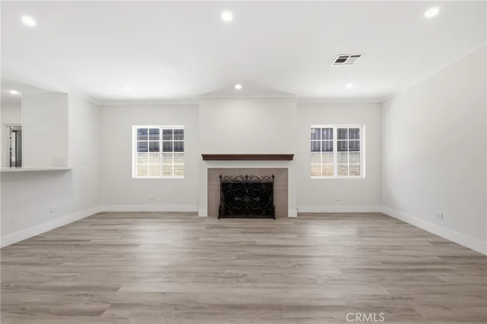 10227 Mcvine Sunland, CA 91040