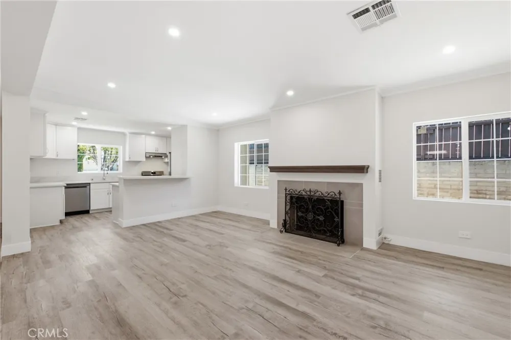 10227 Mcvine Sunland, CA 91040