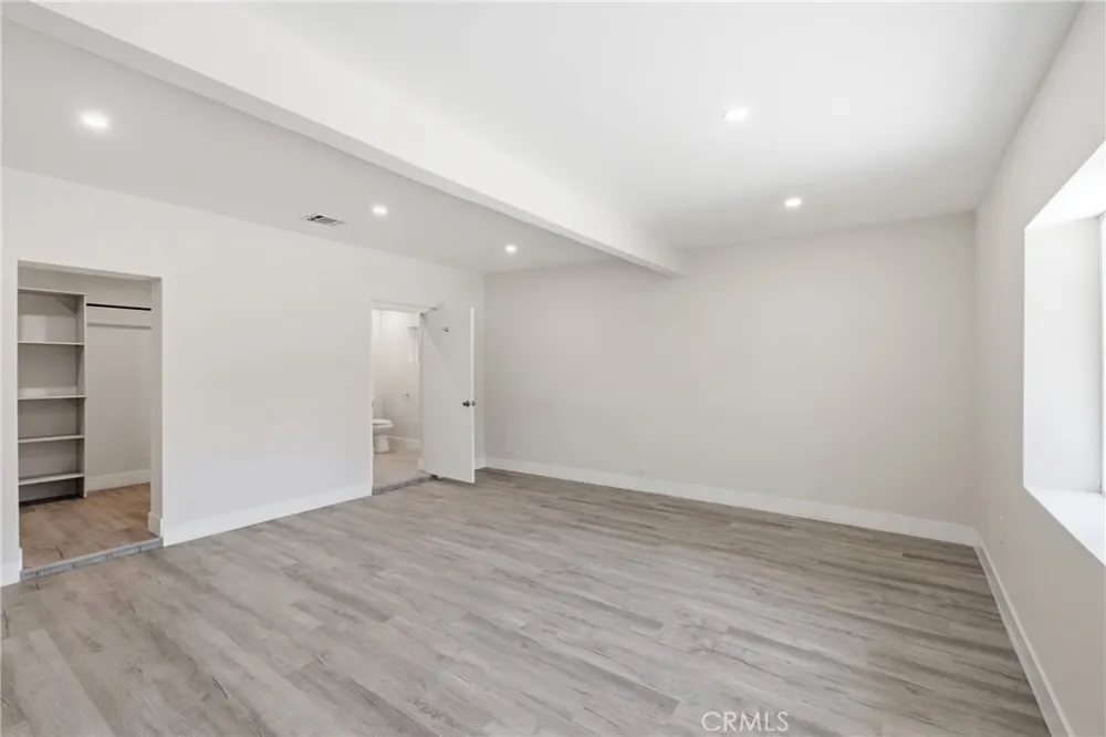 10227 Mcvine Sunland, CA 91040