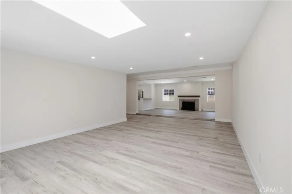 10227 Mcvine Sunland, CA 91040