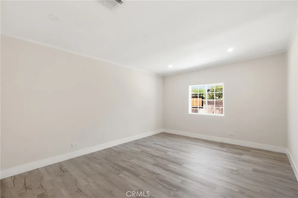 10227 Mcvine Sunland, CA 91040
