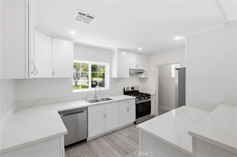 10227 Mcvine Sunland, CA 91040