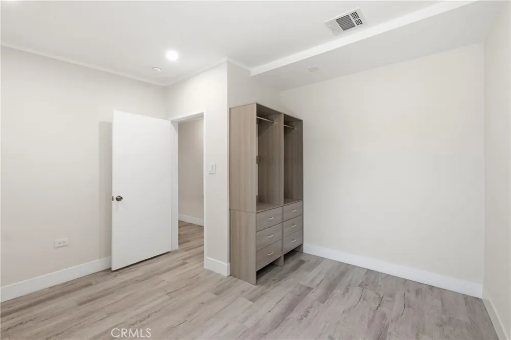 10227 Mcvine Sunland, CA 91040