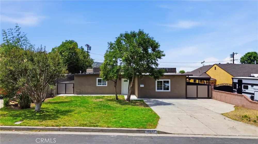 10227 Mcvine Sunland, CA 91040
