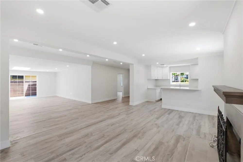 10227 Mcvine Sunland, CA 91040