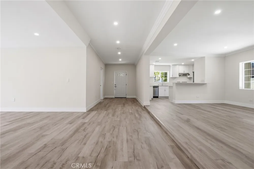 10227 Mcvine Sunland, CA 91040