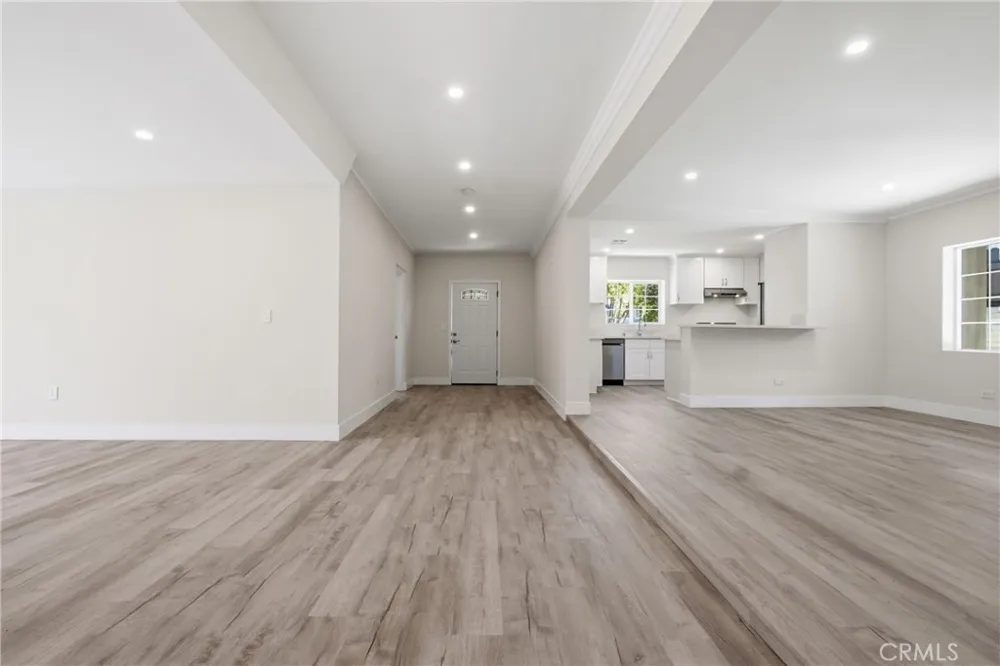 10227 Mcvine Sunland, CA 91040