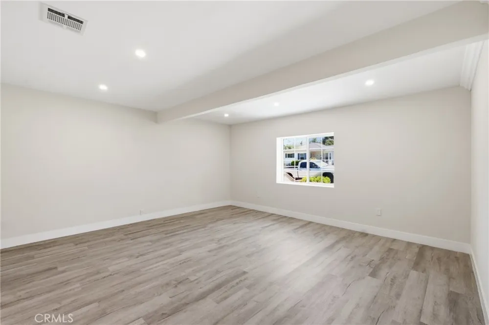 10227 Mcvine Sunland, CA 91040