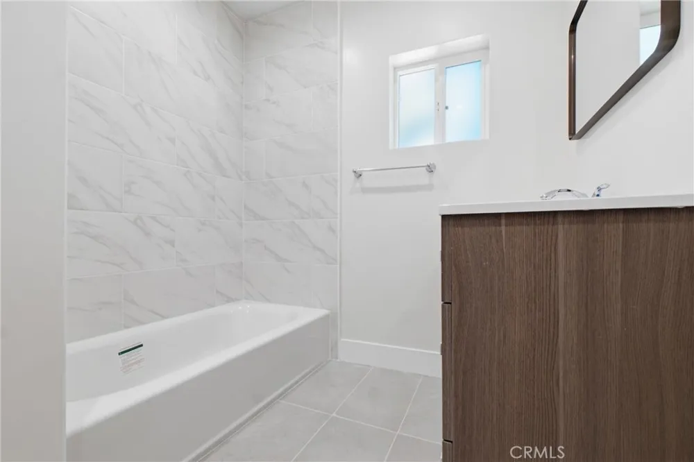 10227 Mcvine Sunland, CA 91040