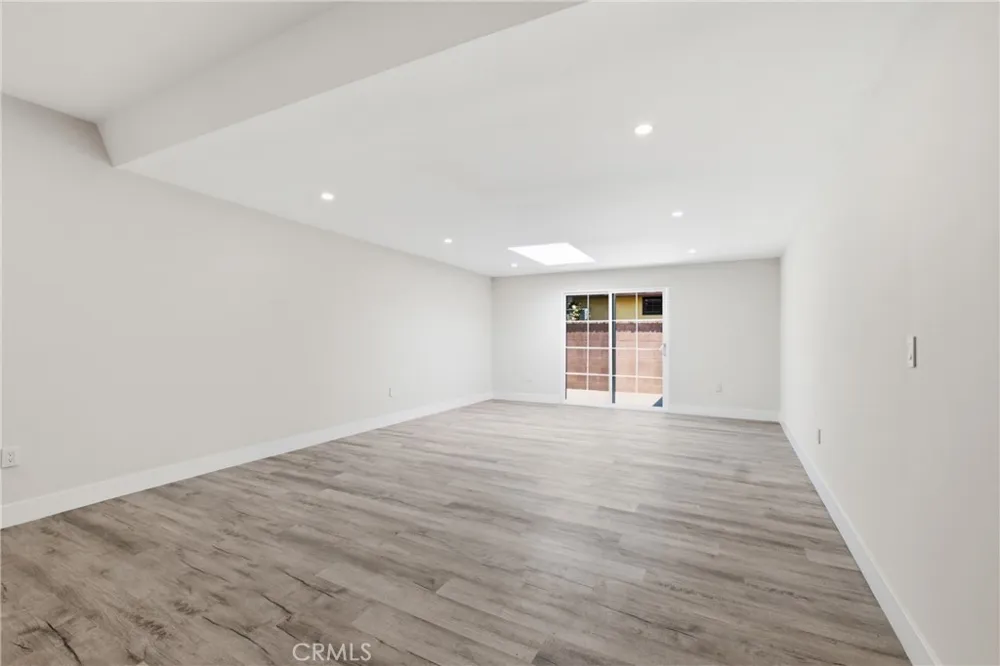 10227 Mcvine Sunland, CA 91040