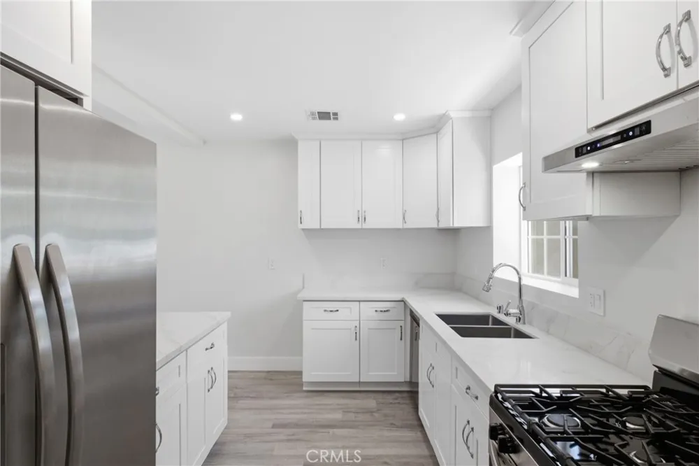 10227 Mcvine Sunland, CA 91040